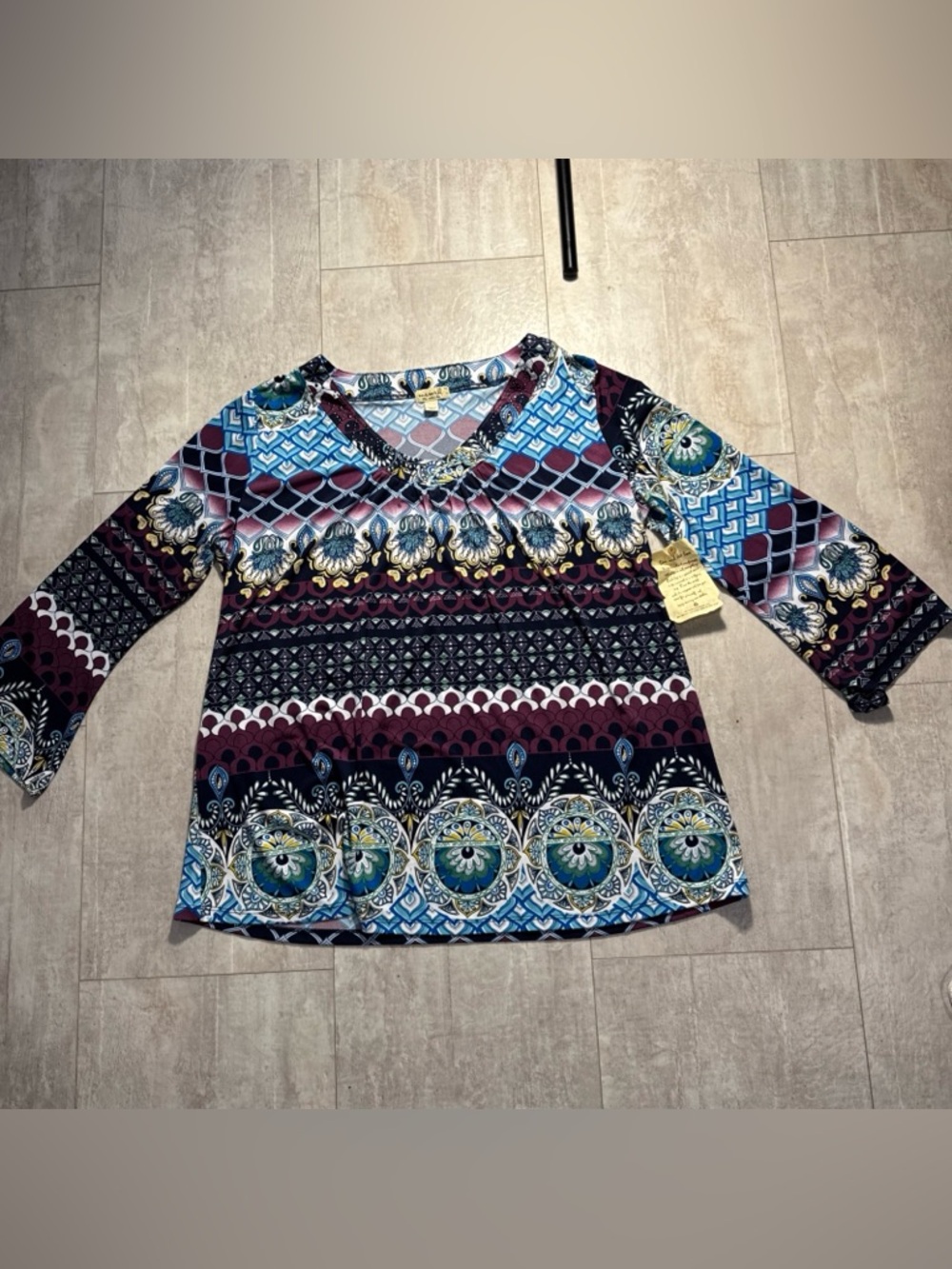 NWT One World 1X Patterned V-Neck Women’s Top tunic Blue and Burgundy boho